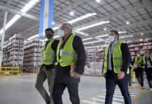 Julio Zamora recorrió la planta de L’Oreal en Norlog
