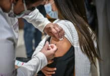 Continúa la vacunación de refuerzo contra Covid-19 en los centros municipales de salud escobar-vacuna-anti-covid