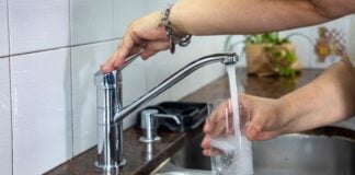 Milei autorizó la privatización total de AySA