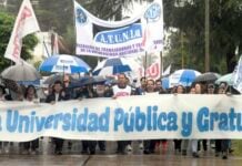 Docentes universitarios iniciaron paro nacional y desde la UBA impulsan otro “por tiempo indeterminado”