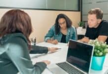 Cómo las inmobiliarias zona oeste potencian la visibilidad de tu propiedad? inmobiliaria-planificacion-oficina