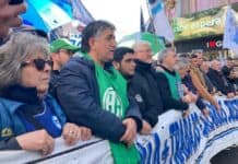 El “Frente de Lucha por la Soberanía, el Trabajo Digno y los Salarios Justos” marchó al Ministerio de Desregulación gremiales-frente-de-lucha-movilizacion-min-desregulacion