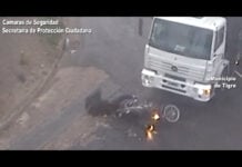 El casco le salvó la vida: fuerte choque entre un camión y una moto en El Talar