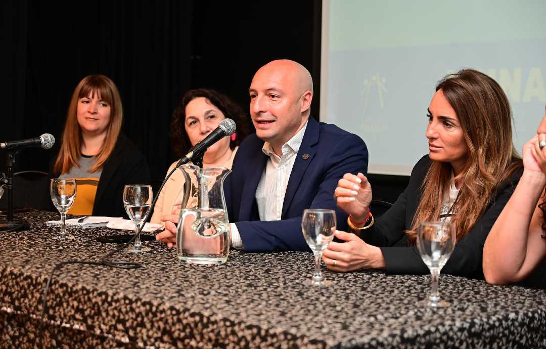 escobar-beto-ramil-presentacion-unicef