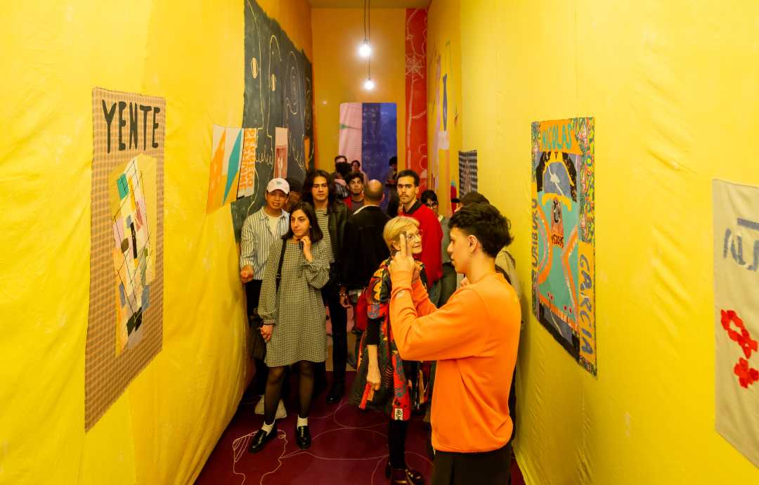 ciudad-noche-museo-moderno