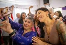 Mayra Mendoza visitó a jubilados de un centro de Bernal Oeste