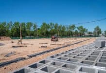 Abella supervisó el avance de la obra del Microestadio Municipal