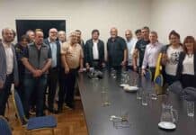 Peones de Taxis junto a otros gremios respaldaron una nueva ley para regular a las aplicaciones de transporte