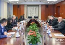 Menéndez continúa con las reuniones diplomáticas, políticas y económicas en China