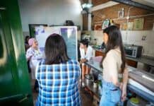 Mayra Mendoza entregó equipamiento para el centro comunitario del barrio La Matera