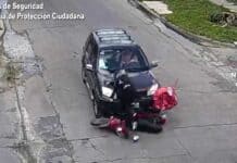 Cámaras captaron impactante choque entre auto y moto en Don Torcuato