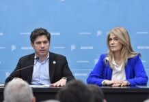 Kicillof advirtió que el endeudamiento debería ser un “trámite” y anunció un giro para los municipios