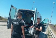 Agentes penitenciarios de una cárcel de Campana salvaron la vida con RCP a un transeúnte que se descompensó