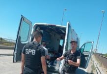 Agentes penitenciarios de una cárcel de Campana salvaron la vida con RCP a un transeúnte que se descompensó