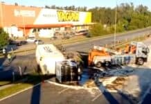 Un camión que transportaba aceite volcó en Panamericana a la altura de Maschwitz