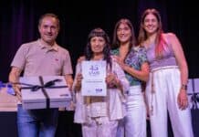 Abella entregó reconocimientos a empleados municipales por años de servicio