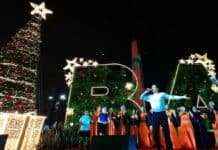Con el encendido de luces, la Ciudad celebró frente al Obelisco el espíritu de la Navidad