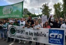Trabajadores del INTI realizan una protesta en la colectora de General Paz en San Martín