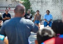 Mayra Mendoza, Tignanelli y Juan Debandi visitaron club de Tres de Febrero complicado para pagar la factura de luz