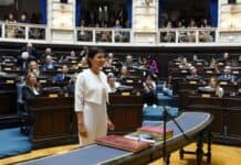 Mayra Mendoza juró como diputada provincial