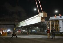 En un megaoperativo nocturno colocaron vigas de 45 toneladas para ampliar el Puente Labruna sobre Cantilo