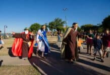 Los Reyes Magos compartieron un momento mágico con los más chicos en la Costanera
