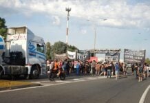 Trabajadores de Lustramax cortaron Panamericana contra los despidos