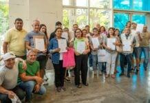 Abella acompañó la entrega de actas de Protección de la Vivienda a familias de la ciudad